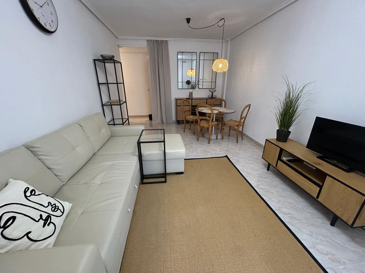 For sale - 2 Bedroom 2 Bathroom Apartment - Middle Floor Apartment in Torrevieja - Torrevieja Centro  - Alicante