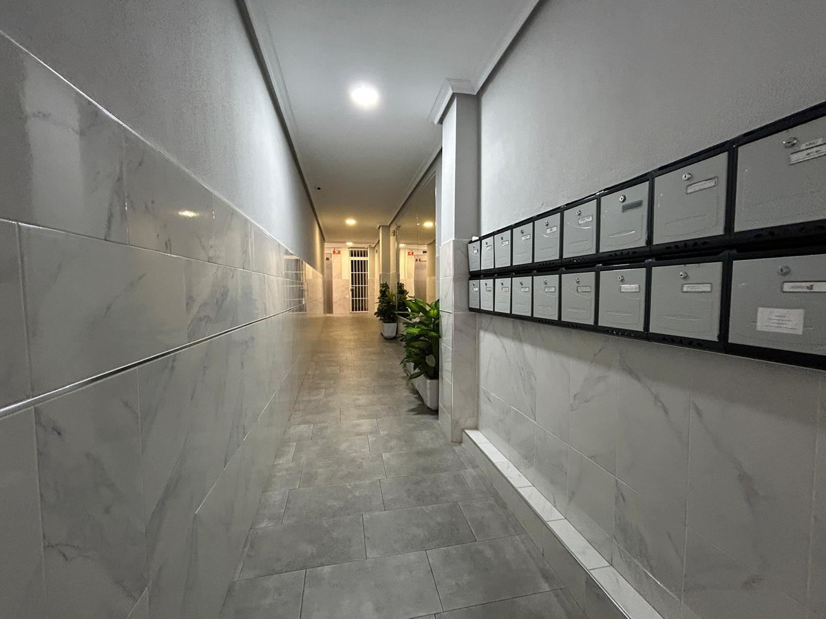 For sale - 2 Bedroom 2 Bathroom Apartment - Middle Floor Apartment in Torrevieja - Torrevieja Centro  - Alicante