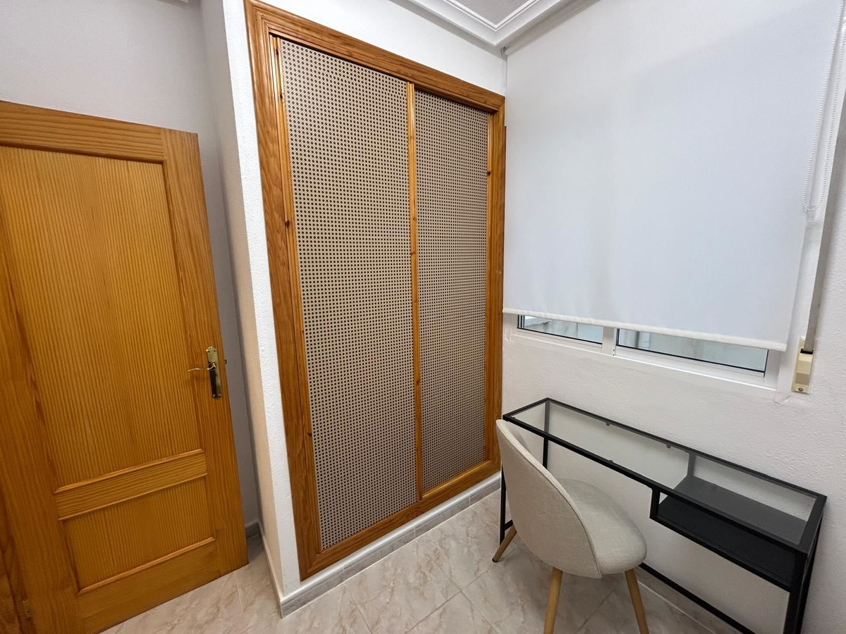 For sale - 2 Bedroom 2 Bathroom Apartment - Middle Floor Apartment in Torrevieja - Torrevieja Centro  - Alicante