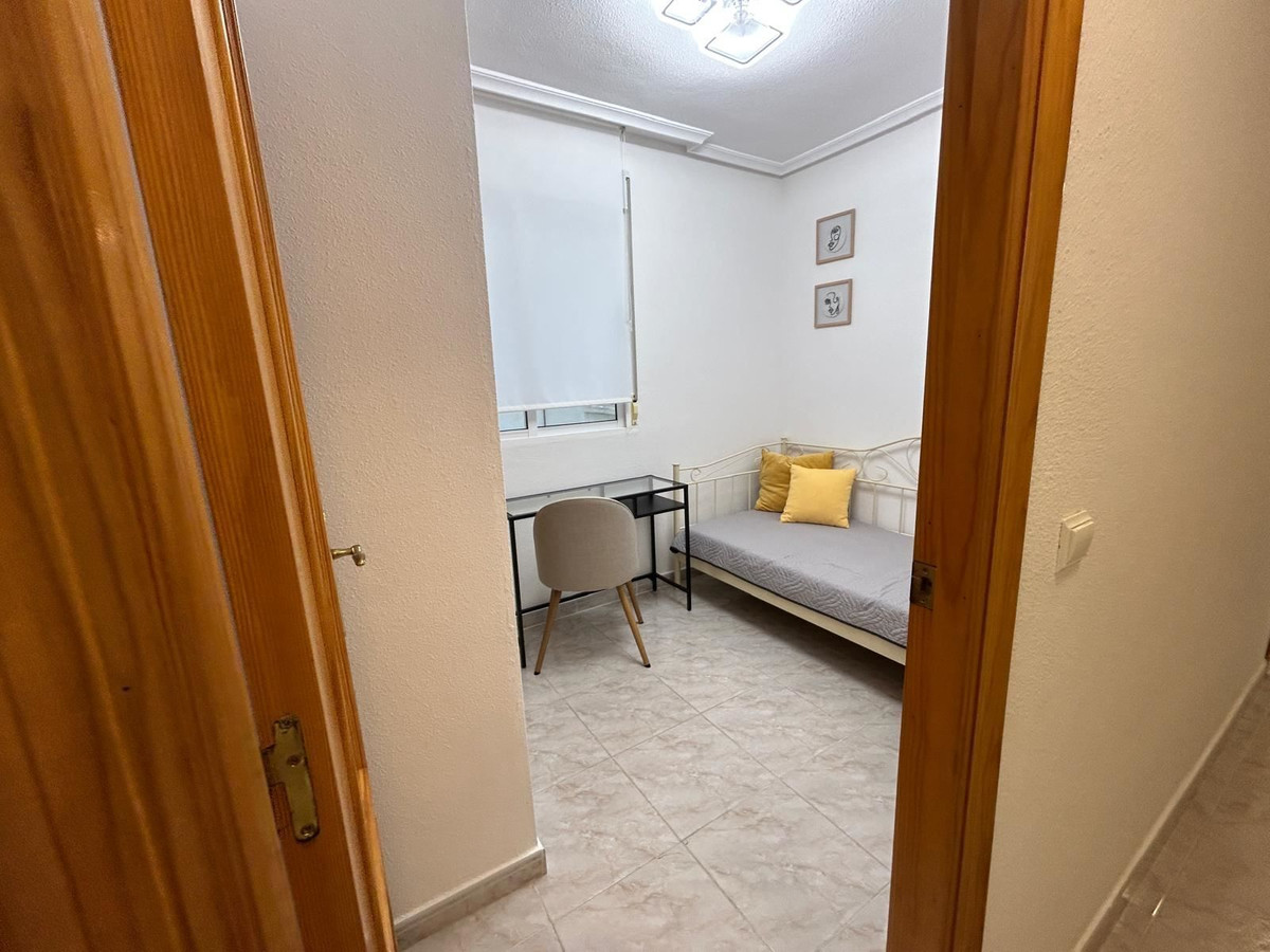 For sale - 2 Bedroom 2 Bathroom Apartment - Middle Floor Apartment in Torrevieja - Torrevieja Centro  - Alicante