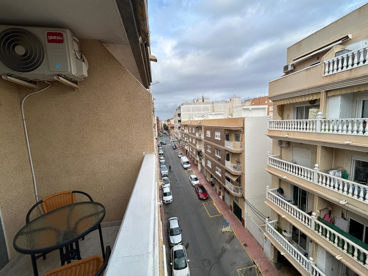 For sale - 2 Bedroom 2 Bathroom Apartment - Middle Floor Apartment in Torrevieja - Torrevieja Centro  - Alicante