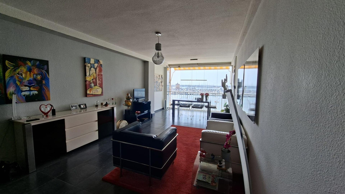 For sale - 3 Bedroom 2 Bathroom Apartment - Middle Floor Apartment in Torrevieja - Torrevieja Centro  - Alicante