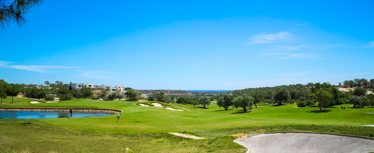For sale - 4 Bedroom 3 Bathroom House - Detached Villa in Orihuela - Las Colinas Golf  - Alicante