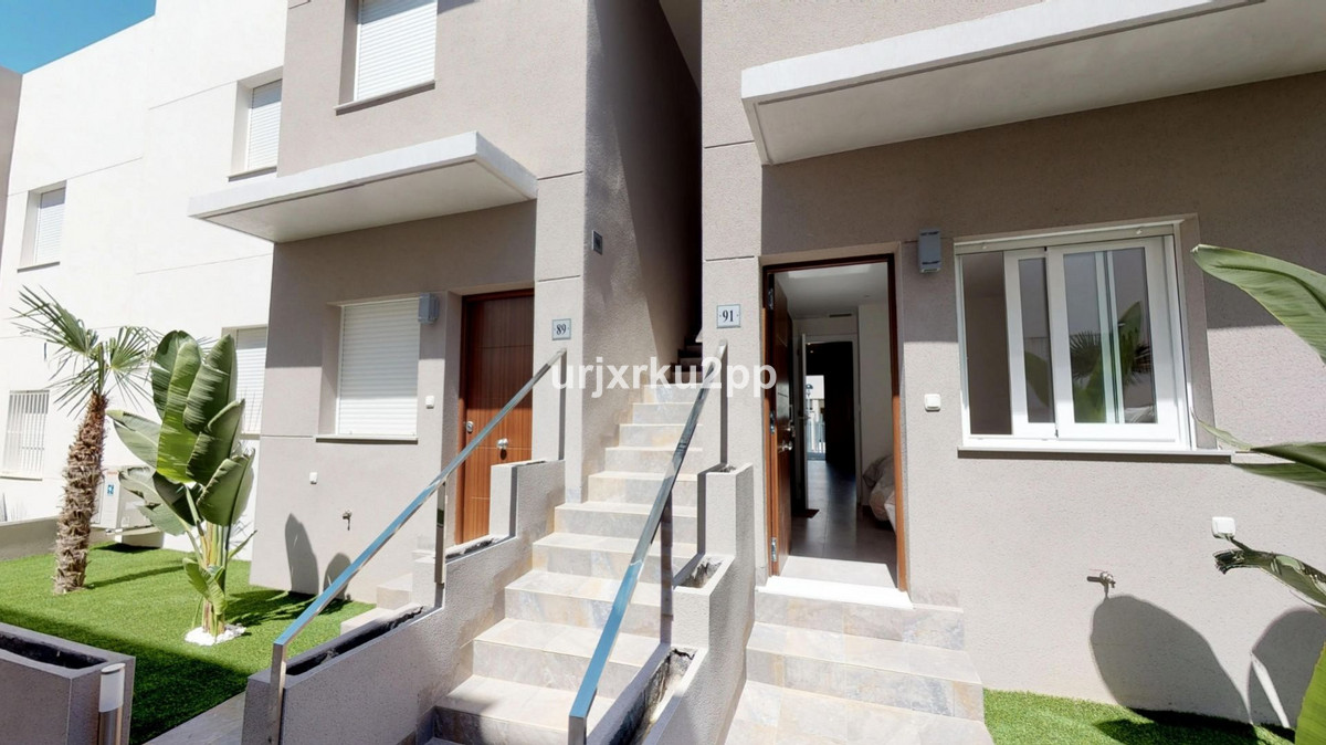 For sale - 3 Bedroom 2 Bathroom Apartment - Ground Floor Apartment in Torrevieja - Aguas Nuevas  - Alicante