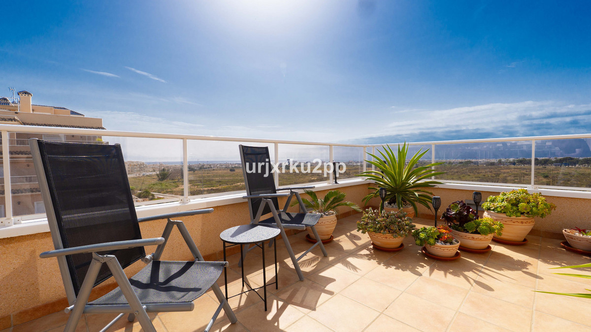 For sale - 3 Bedroom 2 Bathroom Apartment in Villamartin  - Villamartin  - Alicante