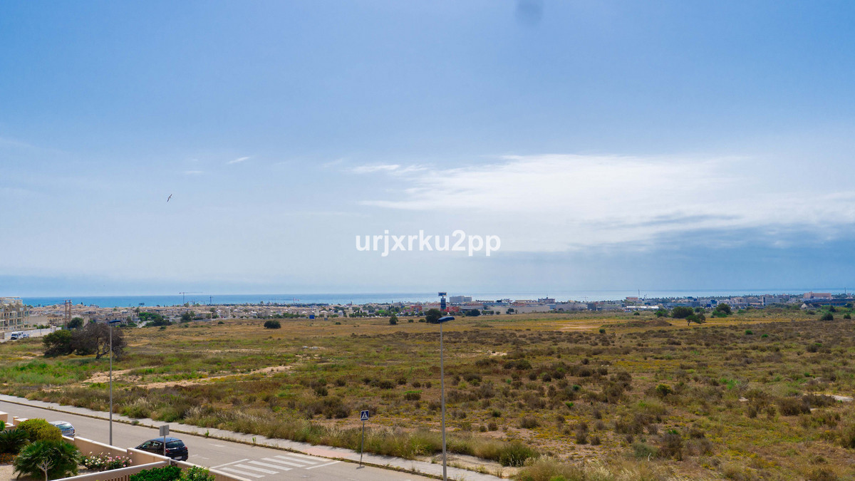 For sale - 3 Bedroom 2 Bathroom Apartment in Villamartin  - Villamartin  - Alicante