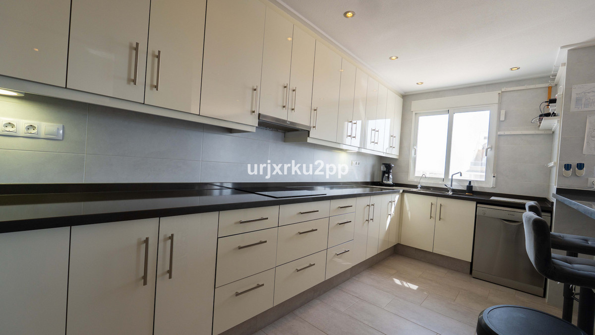 For sale - 3 Bedroom 2 Bathroom Apartment in Villamartin  - Villamartin  - Alicante