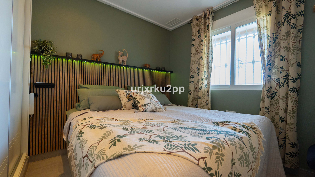 For sale - 3 Bedroom 2 Bathroom Apartment in Villamartin  - Villamartin  - Alicante