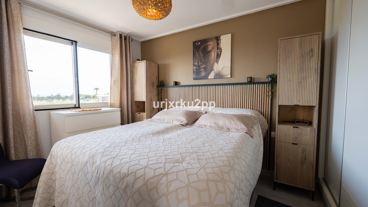 For sale - 3 Bedroom 2 Bathroom Apartment in Villamartin  - Villamartin  - Alicante
