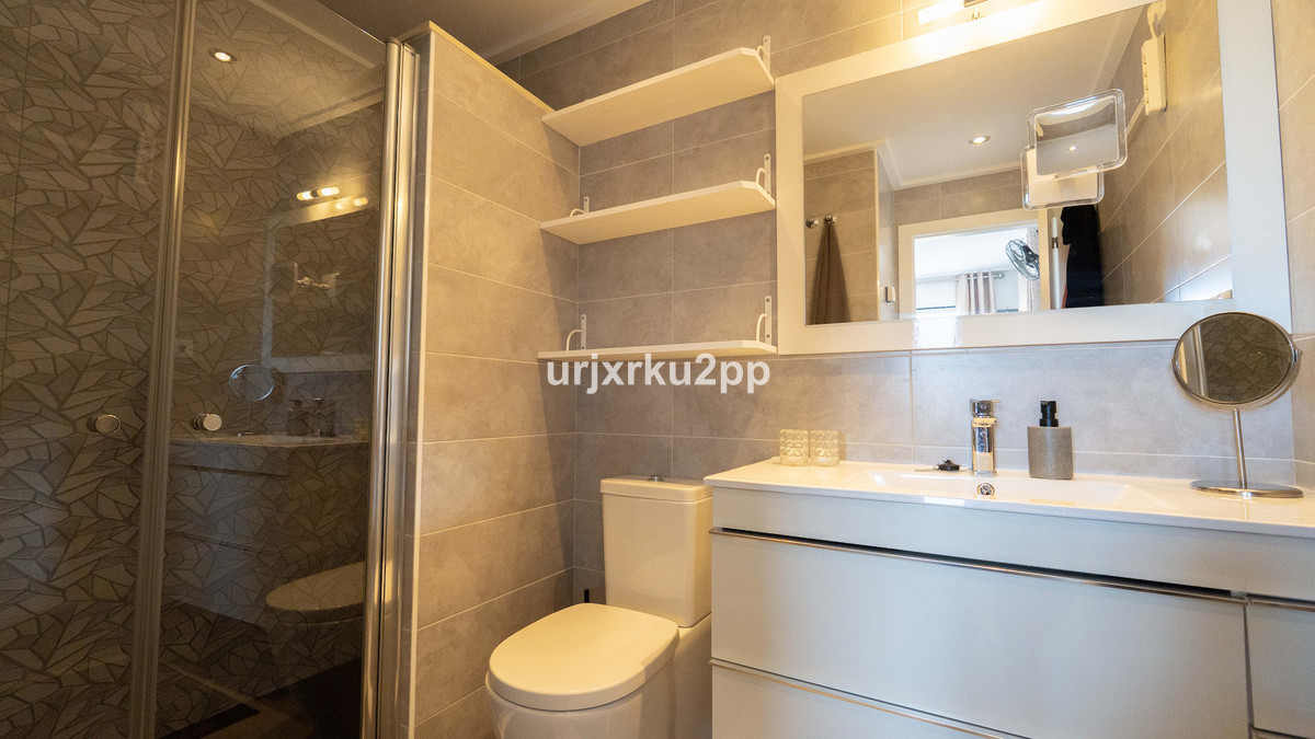 For sale - 3 Bedroom 2 Bathroom Apartment in Villamartin  - Villamartin  - Alicante