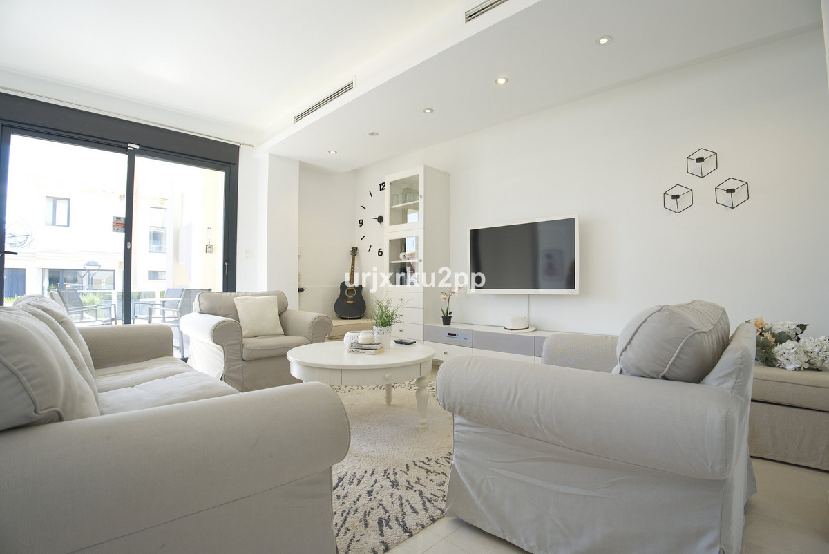 For sale - 3 Bedroom 2 Bathroom House - Townhouse in Orihuela - La Zenia  - Alicante