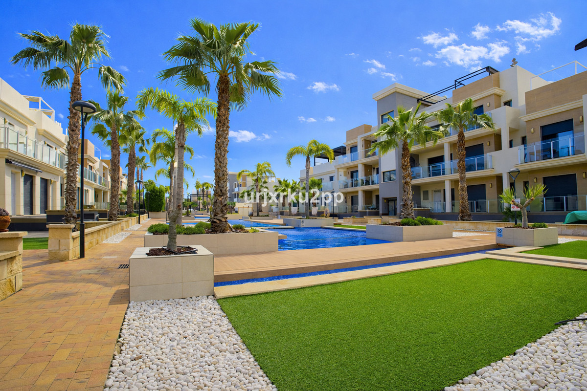 For sale - 3 Bedroom 2 Bathroom House - Townhouse in Orihuela - La Zenia  - Alicante