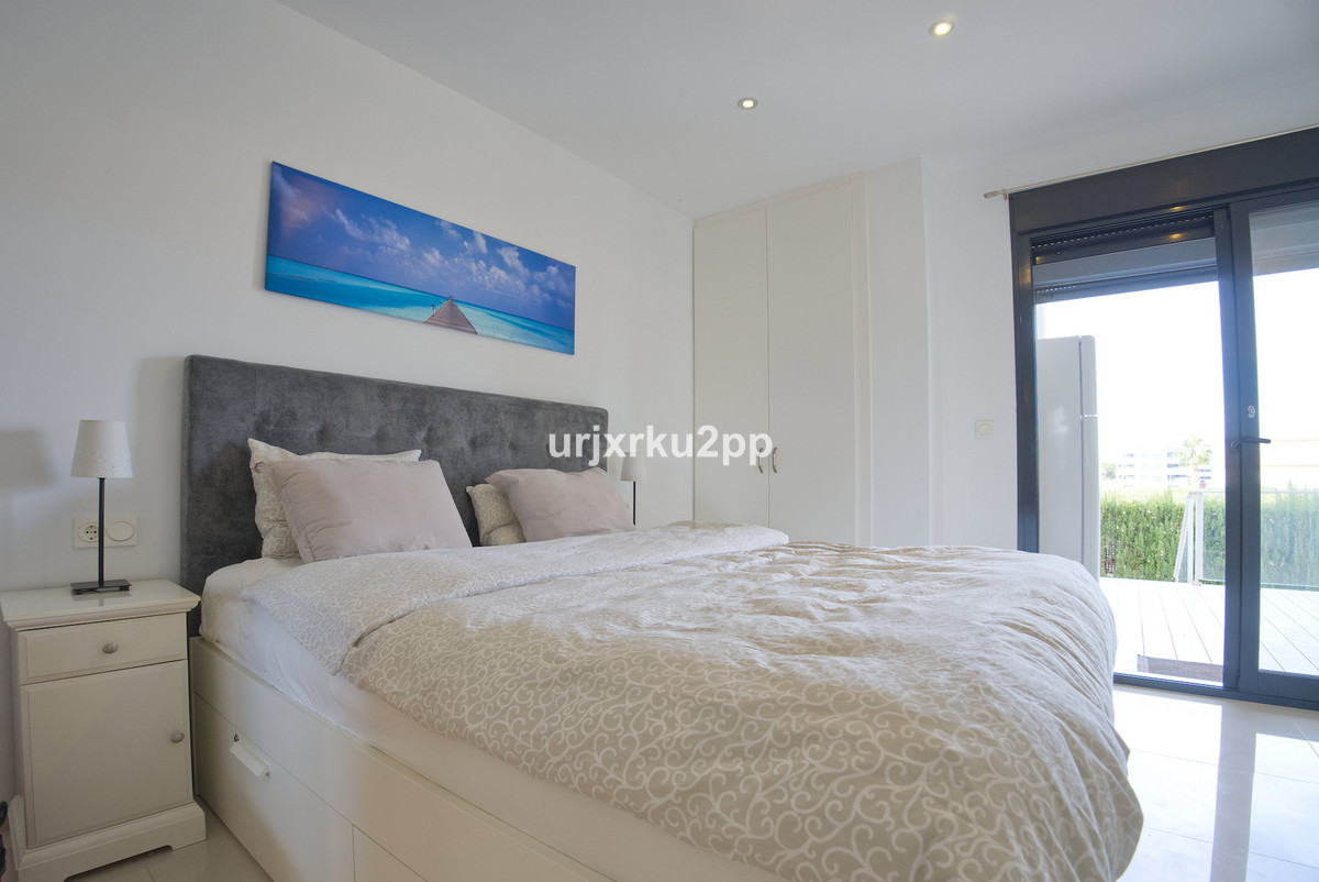 For sale - 3 Bedroom 2 Bathroom House - Townhouse in Orihuela - La Zenia  - Alicante