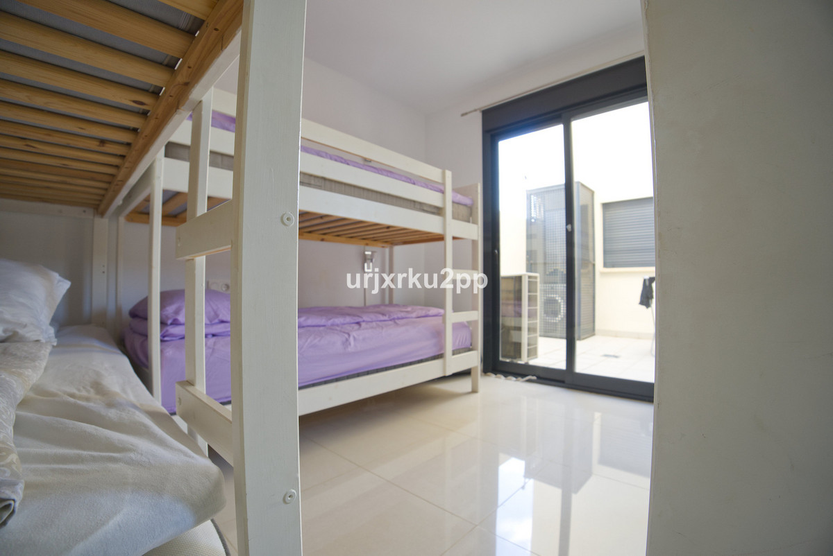 For sale - 3 Bedroom 2 Bathroom House - Townhouse in Orihuela - La Zenia  - Alicante
