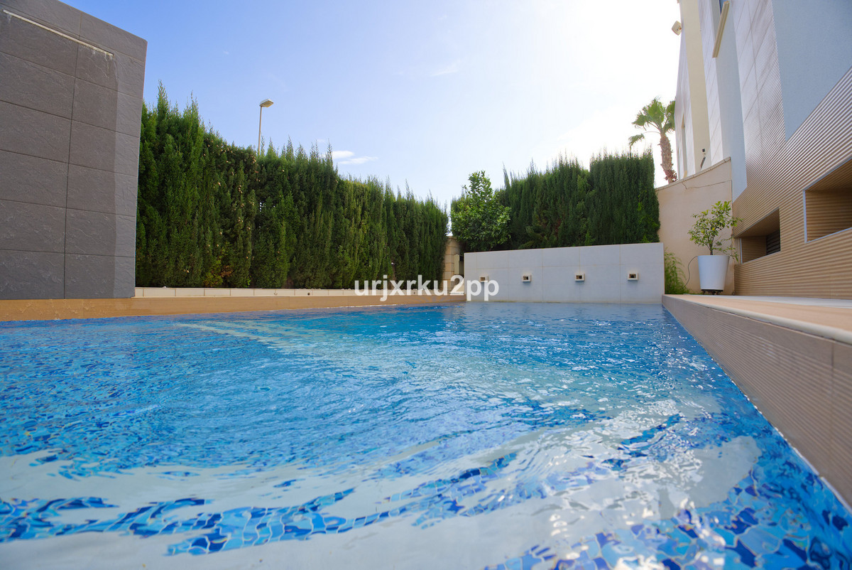 For sale - 3 Bedroom 2 Bathroom House - Townhouse in Orihuela - La Zenia  - Alicante