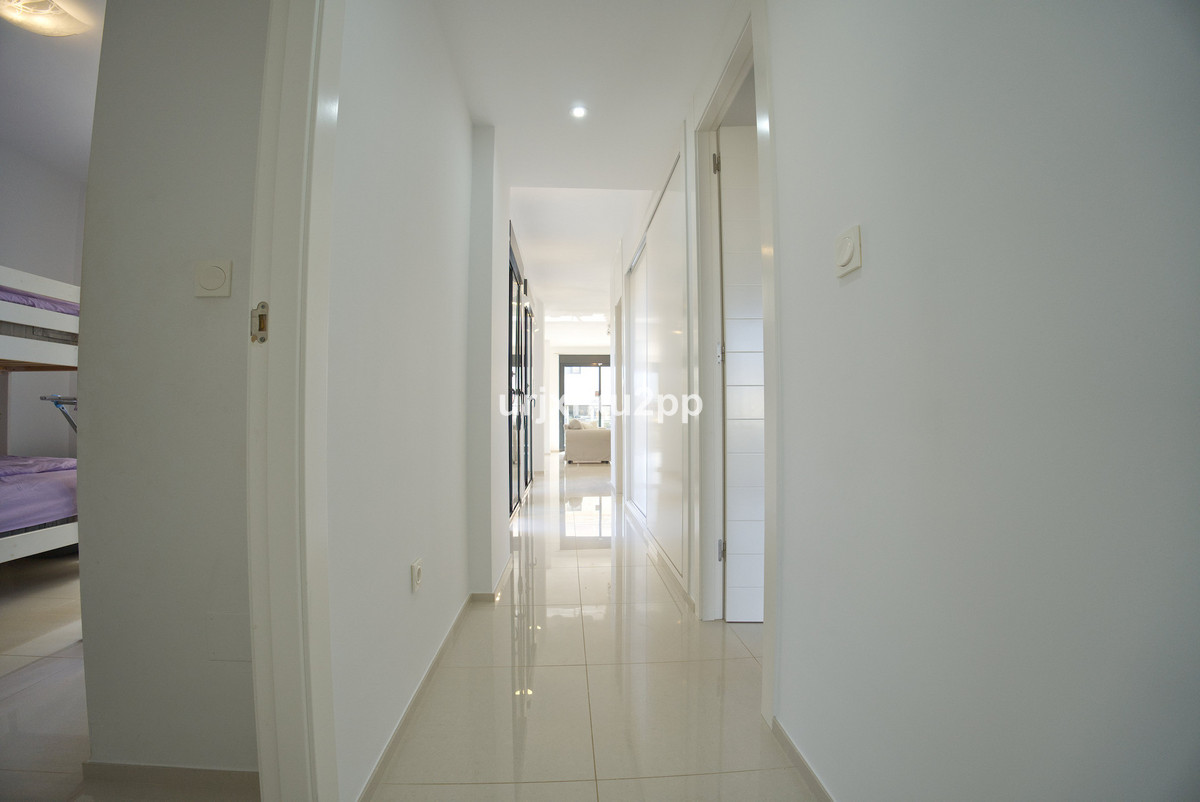 For sale - 3 Bedroom 2 Bathroom House - Townhouse in Orihuela - La Zenia  - Alicante