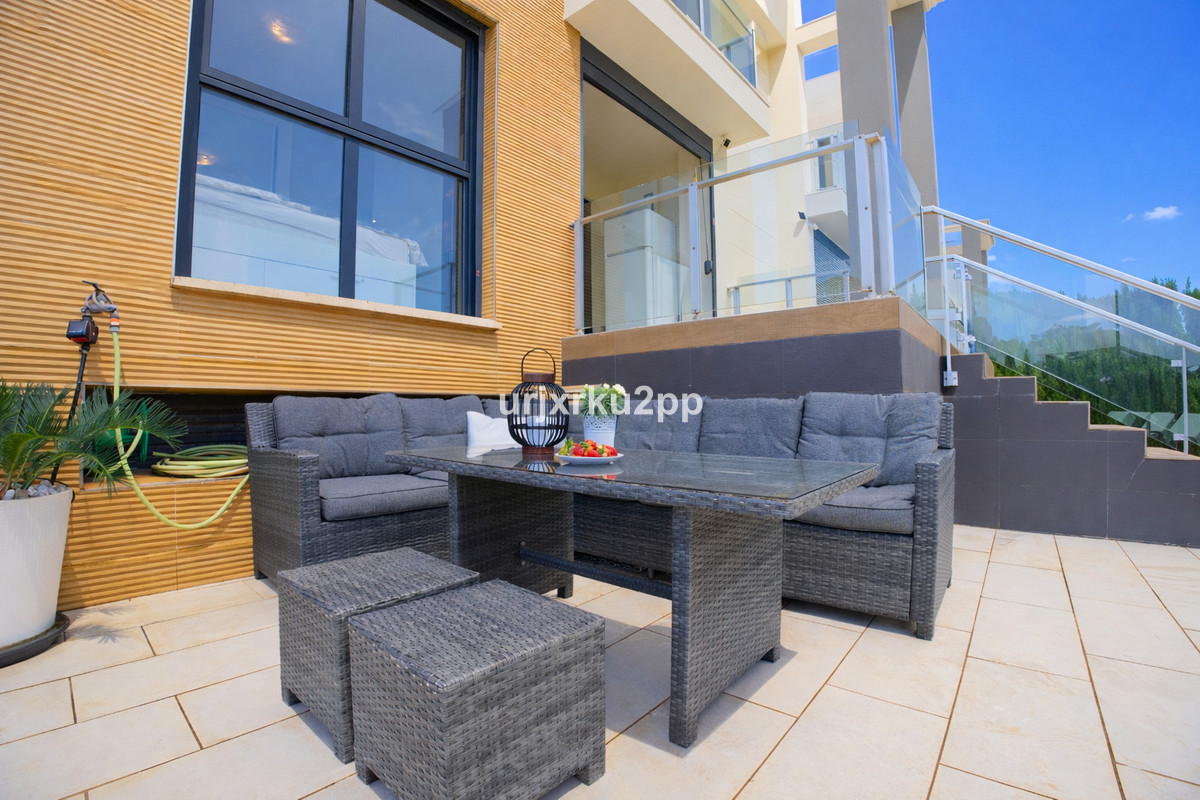 For sale - 3 Bedroom 2 Bathroom House - Townhouse in Orihuela - La Zenia  - Alicante