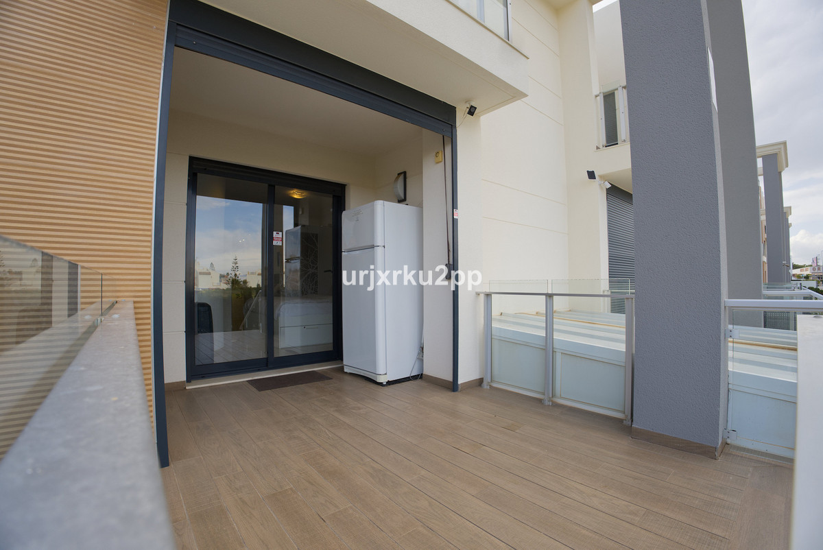 For sale - 3 Bedroom 2 Bathroom House - Townhouse in Orihuela - La Zenia  - Alicante