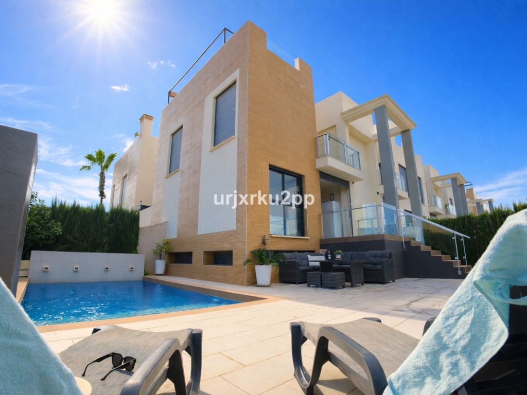 3 Bedroom 2 Bathroom House - Townhouse in Orihuela