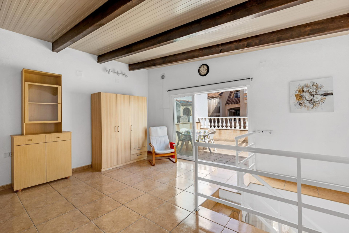For sale - 3 Bedroom 2 Bathroom House - Bungalow in Torrevieja - Torrevieja Centro  - Alicante