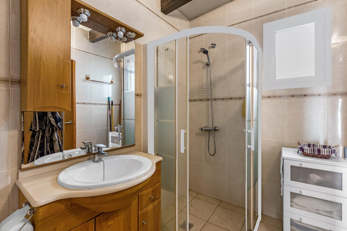 For sale - 3 Bedroom 2 Bathroom House - Bungalow in Torrevieja - Torrevieja Centro  - Alicante