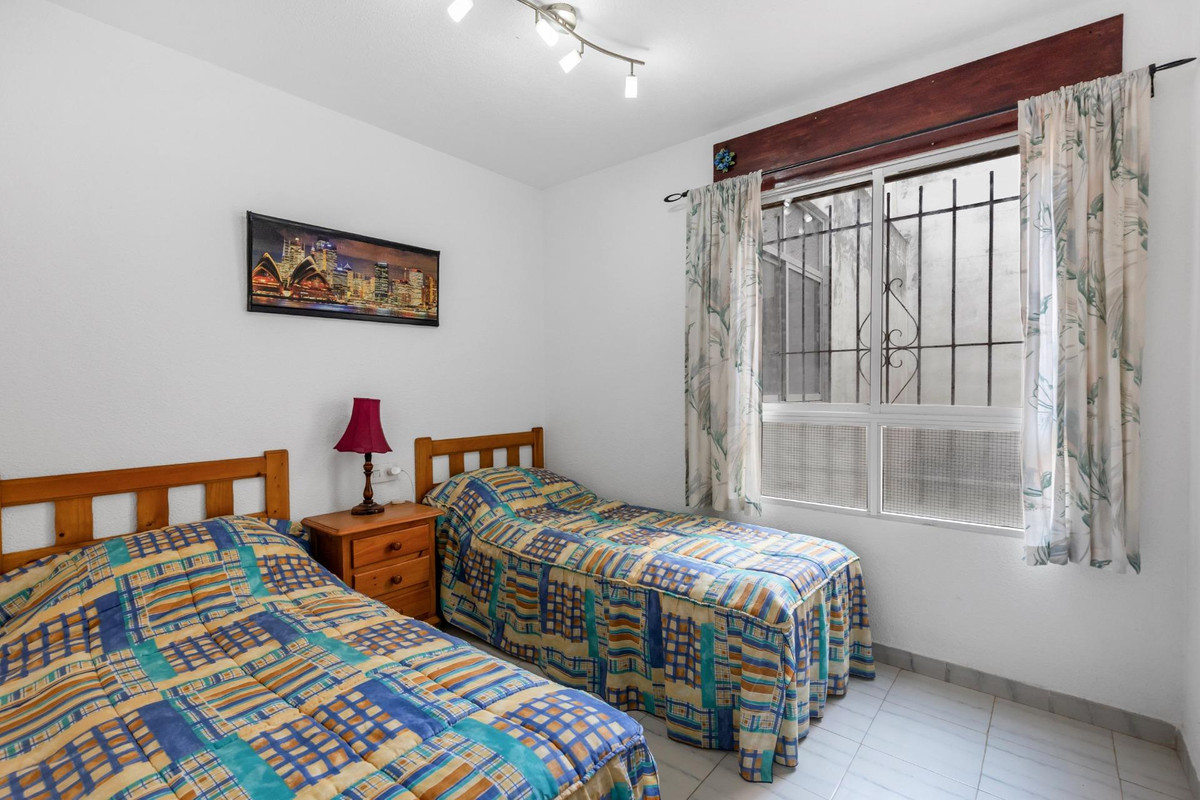 For sale - 3 Bedroom 2 Bathroom House - Bungalow in Torrevieja - Torrevieja Centro  - Alicante