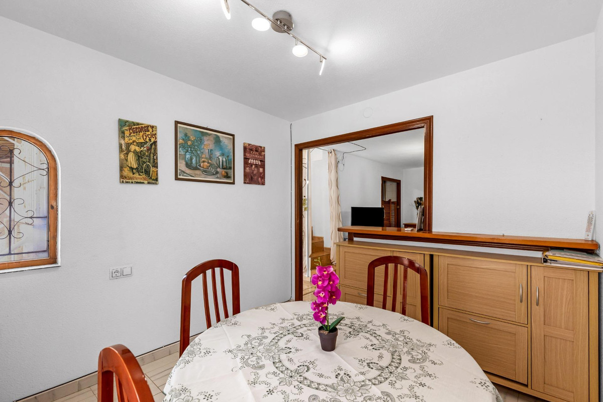 For sale - 3 Bedroom 2 Bathroom House - Bungalow in Torrevieja - Torrevieja Centro  - Alicante