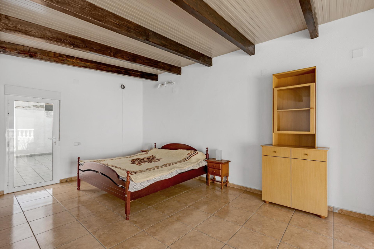 For sale - 3 Bedroom 2 Bathroom House - Bungalow in Torrevieja - Torrevieja Centro  - Alicante