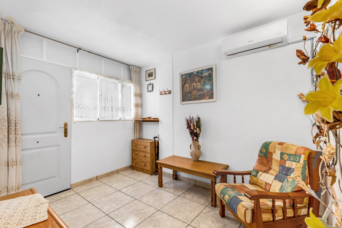 For sale - 3 Bedroom 2 Bathroom House - Bungalow in Torrevieja - Torrevieja Centro  - Alicante