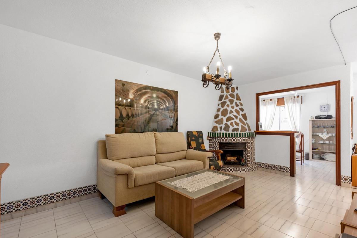 For sale - 3 Bedroom 2 Bathroom House - Bungalow in Torrevieja - Torrevieja Centro  - Alicante