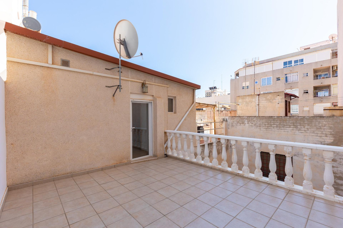 For sale - 3 Bedroom 2 Bathroom House - Bungalow in Torrevieja - Torrevieja Centro  - Alicante