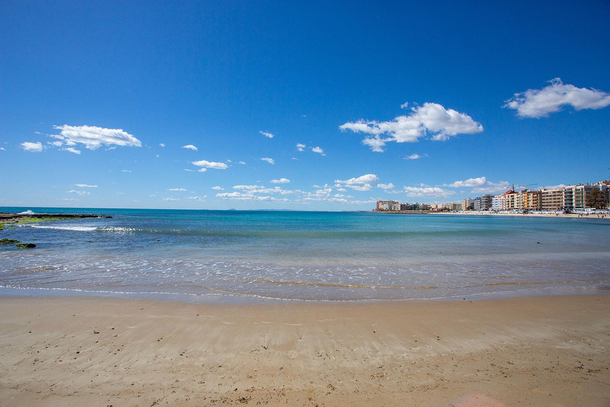 For sale - 3 Bedroom 2 Bathroom House - Bungalow in Torrevieja - Torrevieja Centro  - Alicante