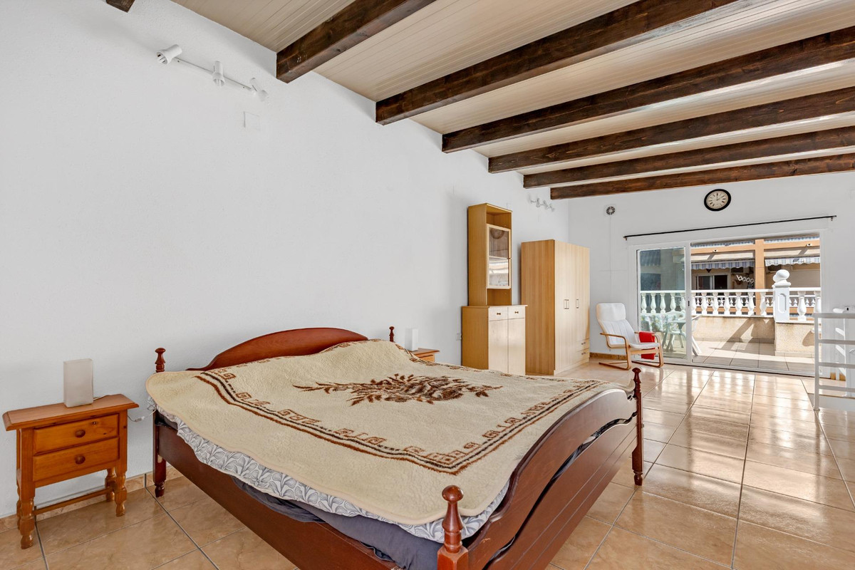 For sale - 3 Bedroom 2 Bathroom House - Bungalow in Torrevieja - Torrevieja Centro  - Alicante