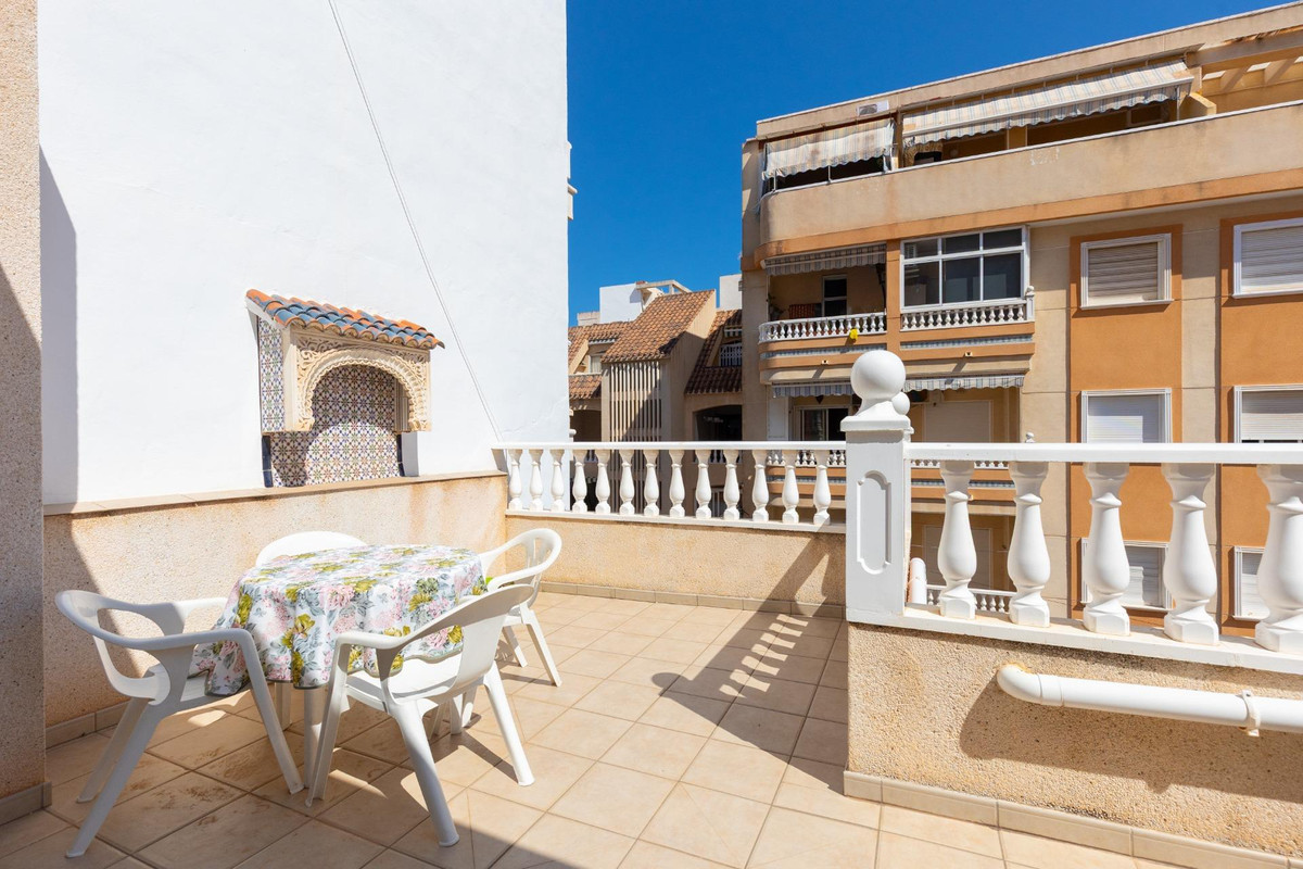 For sale - 3 Bedroom 2 Bathroom House - Bungalow in Torrevieja - Torrevieja Centro  - Alicante
