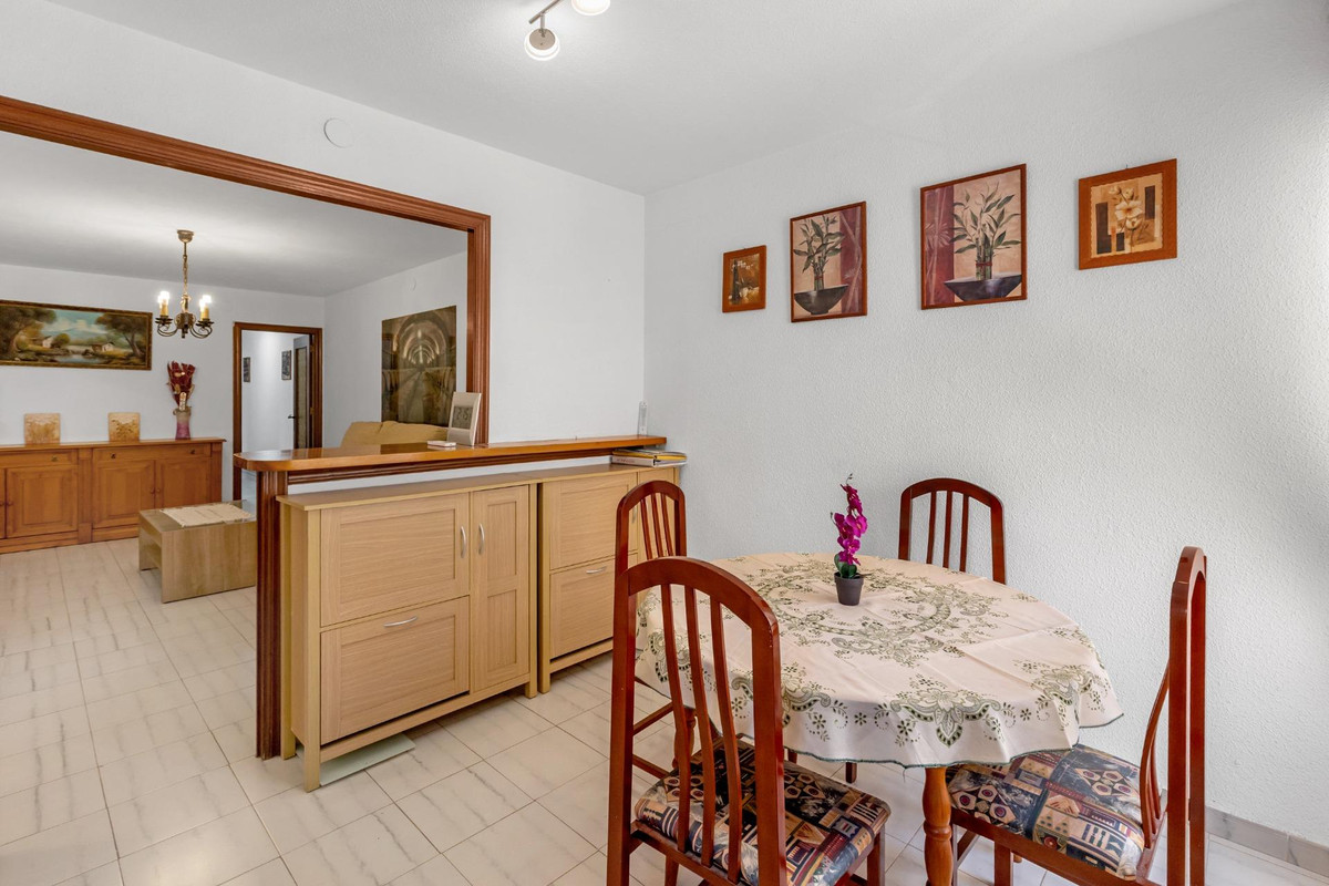 For sale - 3 Bedroom 2 Bathroom House - Bungalow in Torrevieja - Torrevieja Centro  - Alicante