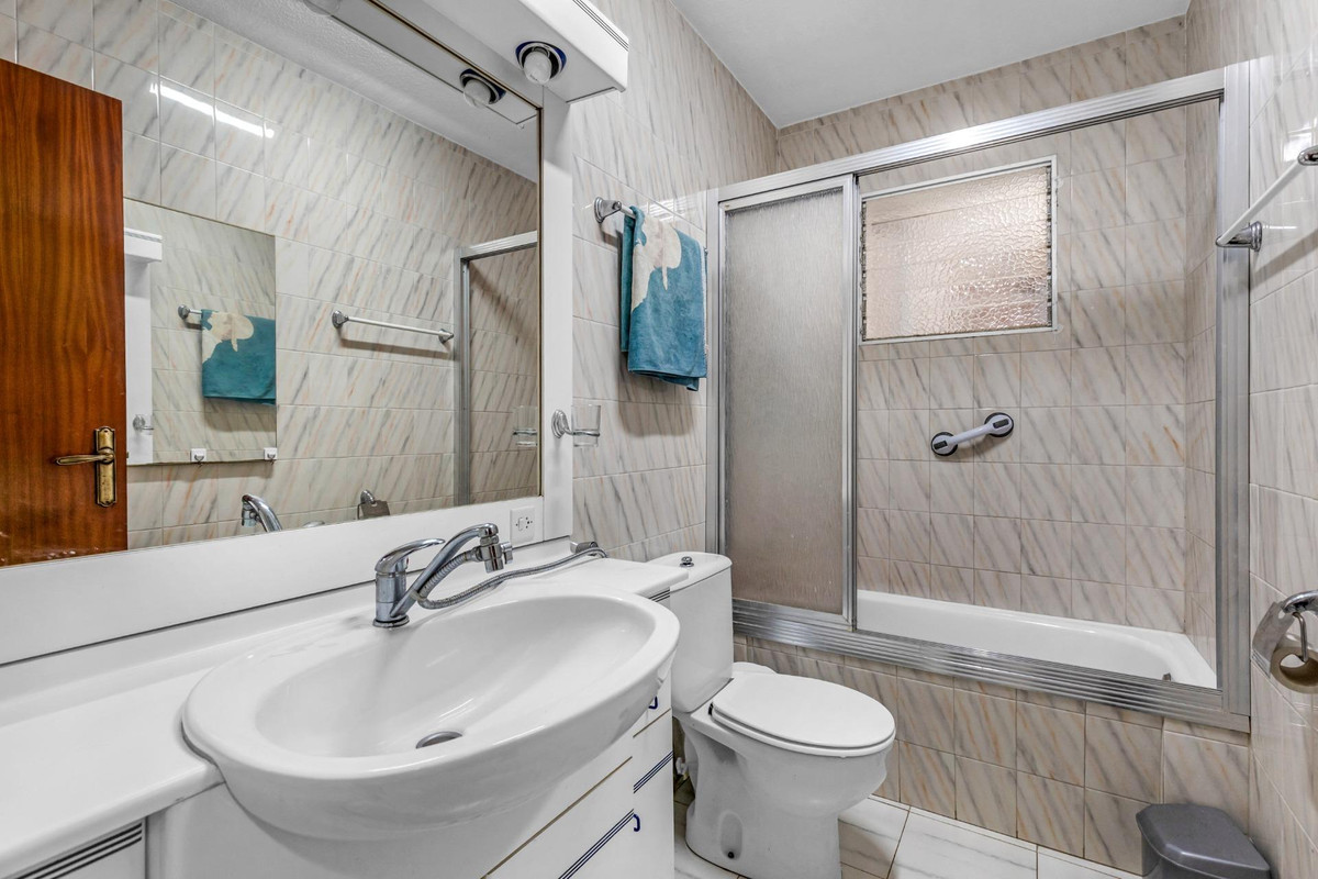 For sale - 3 Bedroom 2 Bathroom House - Bungalow in Torrevieja - Torrevieja Centro  - Alicante