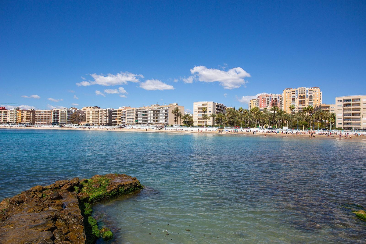 For sale - 3 Bedroom 2 Bathroom House - Bungalow in Torrevieja - Torrevieja Centro  - Alicante
