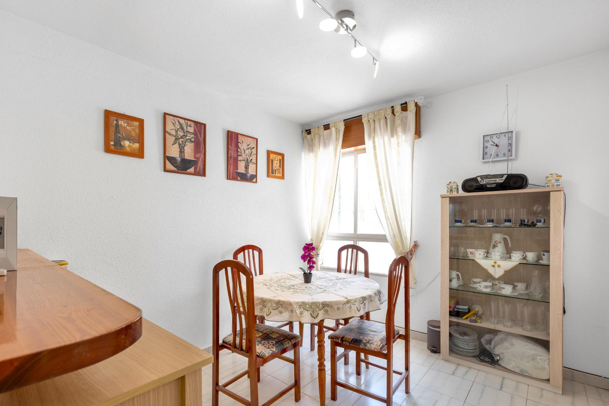 For sale - 3 Bedroom 2 Bathroom House - Bungalow in Torrevieja - Torrevieja Centro  - Alicante