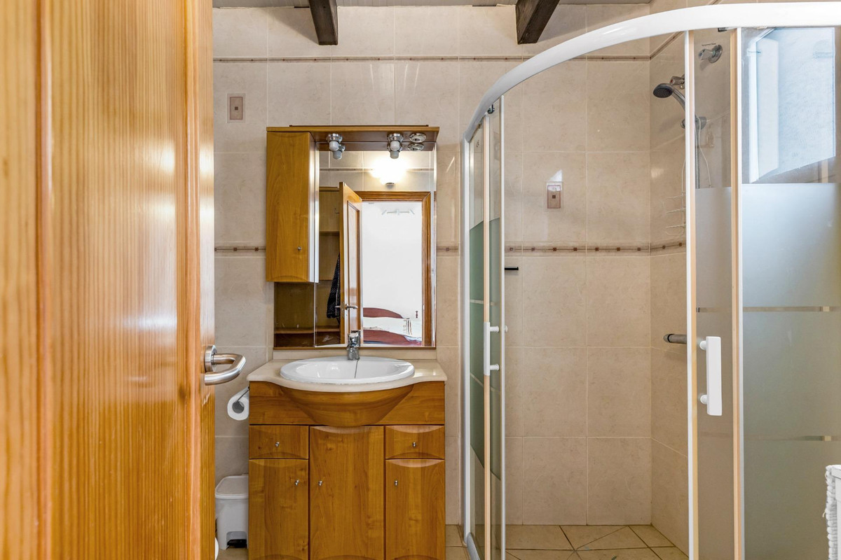 For sale - 3 Bedroom 2 Bathroom House - Bungalow in Torrevieja - Torrevieja Centro  - Alicante