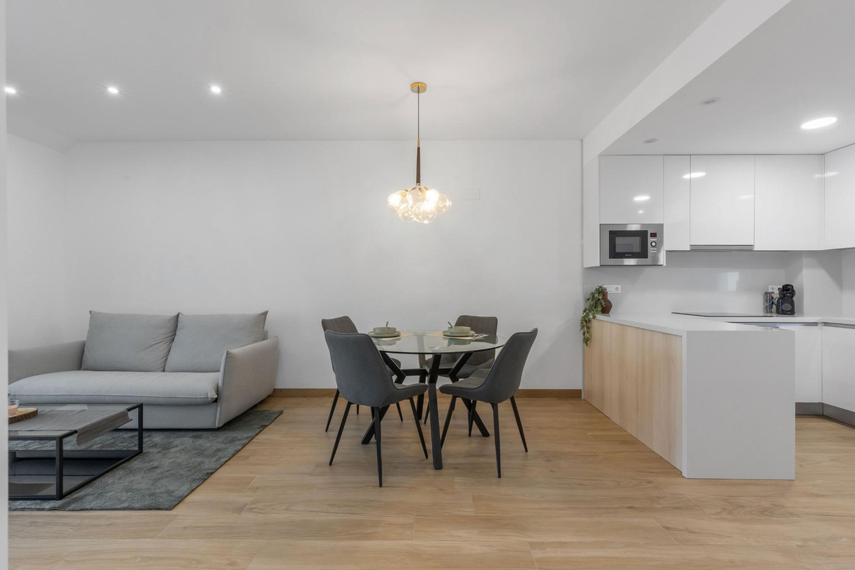 For sale - 2 Bedroom 2 Bathroom Apartment - Penthouse in Torrevieja - Torrevieja Centro  - Alicante