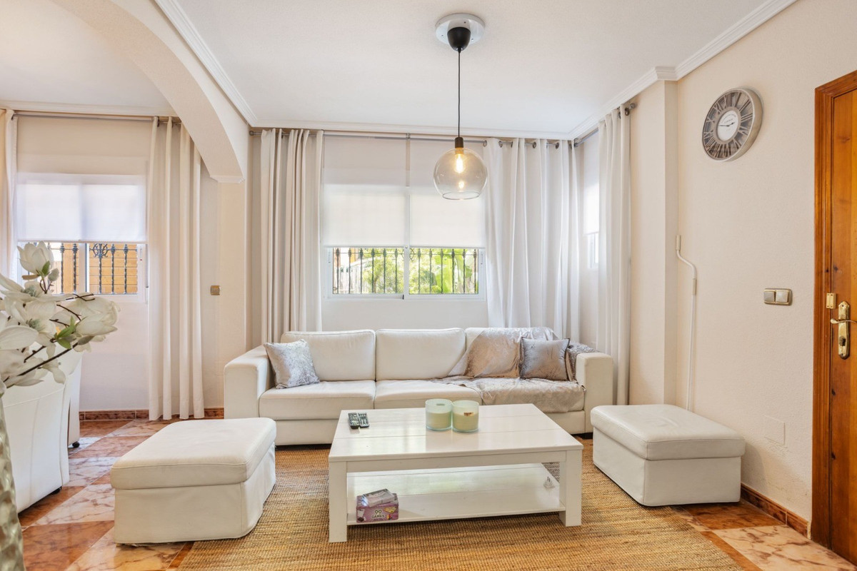 For sale - 2 Bedroom 1 Bathroom Villa in Cabo Roig - La Regia  - Alicante