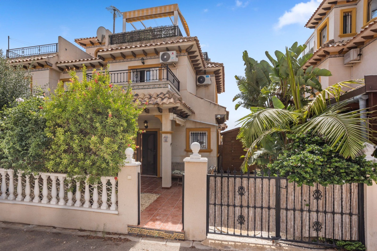 For sale - 2 Bedroom 1 Bathroom Villa in Cabo Roig - La Regia  - Alicante