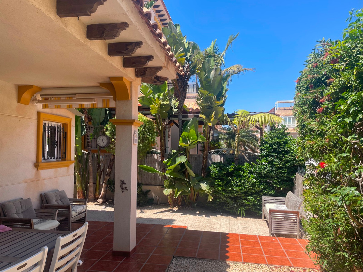 For sale - 2 Bedroom 1 Bathroom Villa in Cabo Roig - La Regia  - Alicante