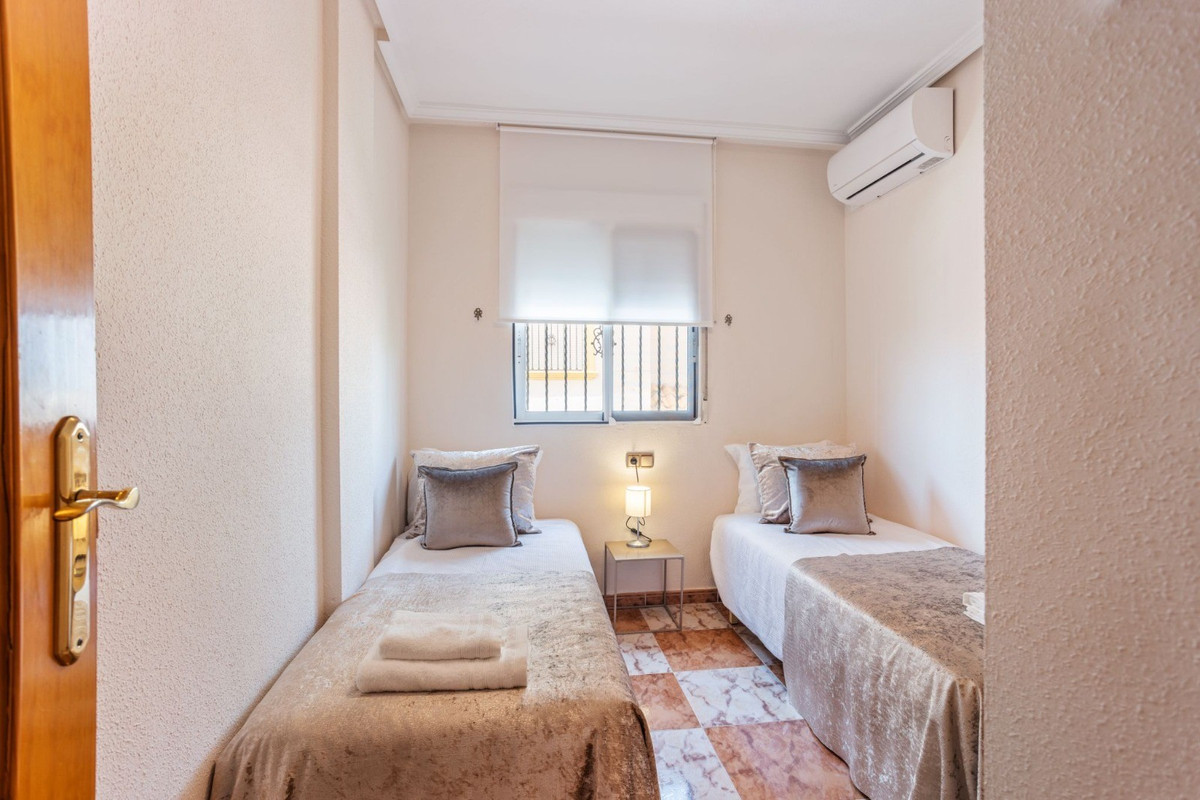 For sale - 2 Bedroom 1 Bathroom Villa in Cabo Roig - La Regia  - Alicante