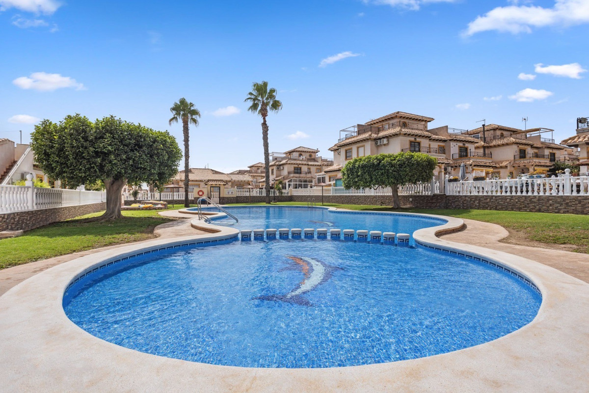 For sale - 2 Bedroom 1 Bathroom Villa in Cabo Roig - La Regia  - Alicante