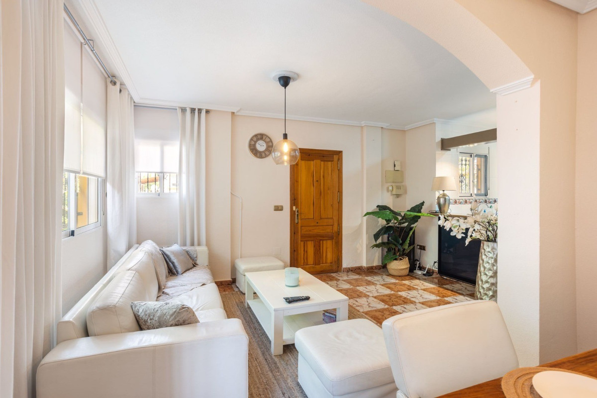 For sale - 2 Bedroom 1 Bathroom Villa in Cabo Roig - La Regia  - Alicante