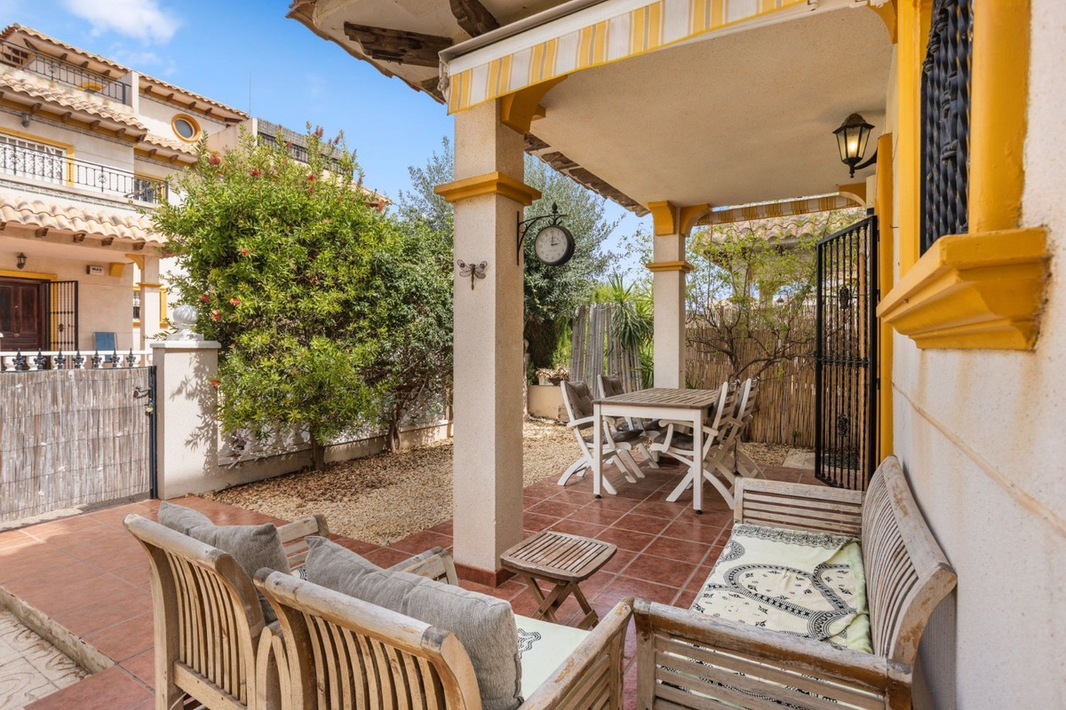 For sale - 2 Bedroom 1 Bathroom Villa in Cabo Roig - La Regia  - Alicante