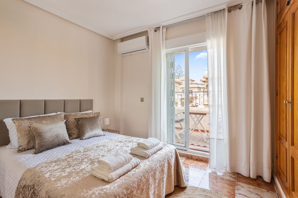 For sale - 2 Bedroom 1 Bathroom Villa in Cabo Roig - La Regia  - Alicante