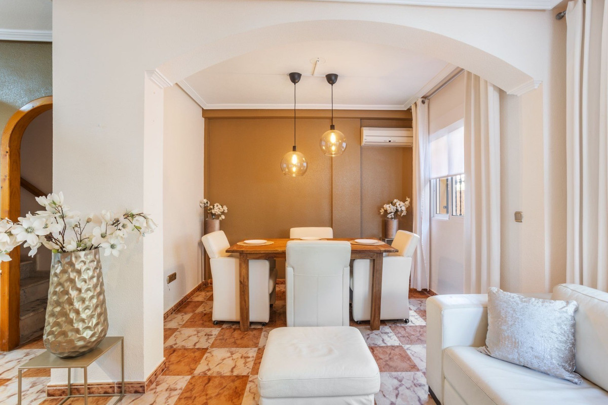 For sale - 2 Bedroom 1 Bathroom Villa in Cabo Roig - La Regia  - Alicante