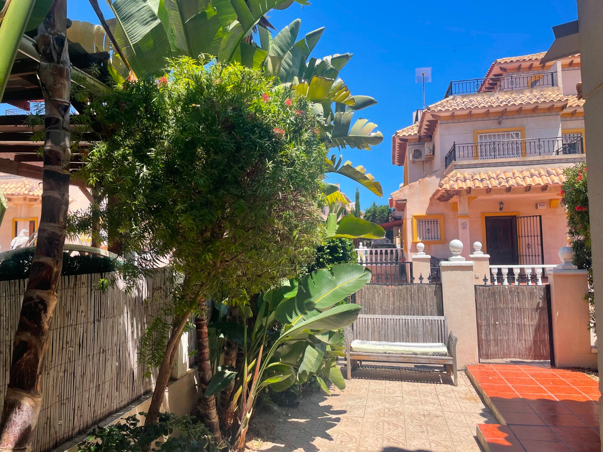 For sale - 2 Bedroom 1 Bathroom Villa in Cabo Roig - La Regia  - Alicante